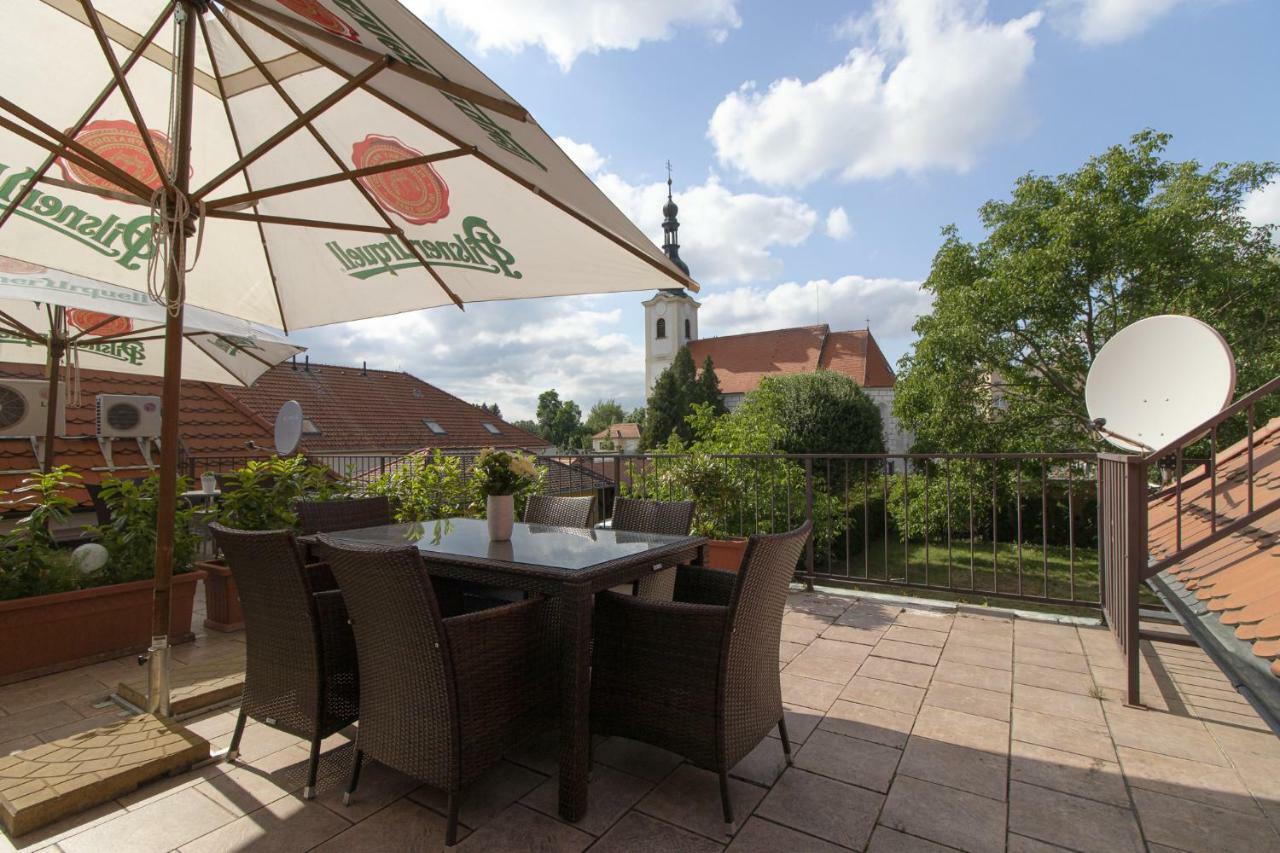 Appartamento Historický dům u lázní Třeboň Esterno foto